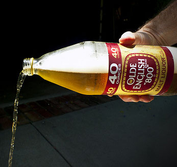 olde_english_pouring.jpg